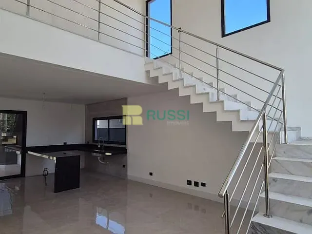 Sobrado com 257m² 4 quartos e 4 banheiros, à venda, no bairro Loteamento Floresta em São José dos Campos