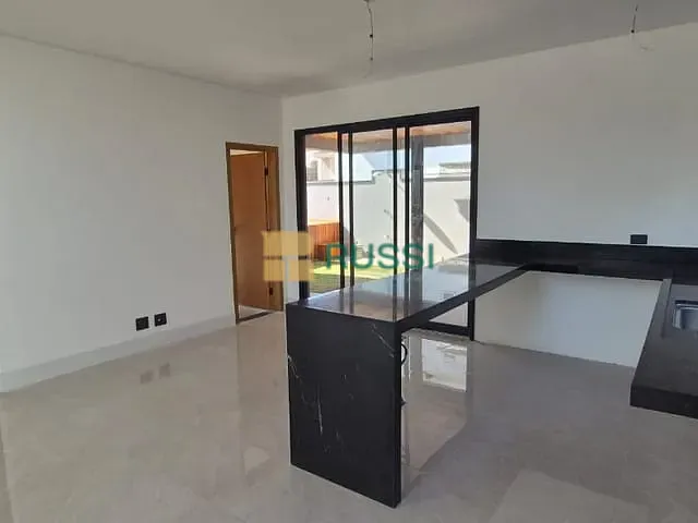 Sobrado com 257m² 4 quartos e 4 banheiros, à venda, no bairro Loteamento Floresta em São José dos Campos