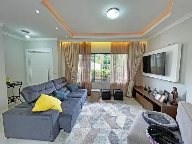 Sobrado com 166m² 4 quartos e 4 banheiros, à venda, no bairro Roça Grande em Colombo