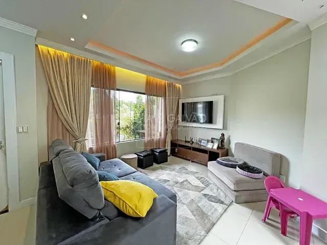 Sobrado com 166m² 4 quartos e 4 banheiros, à venda, no bairro Roça Grande em Colombo
