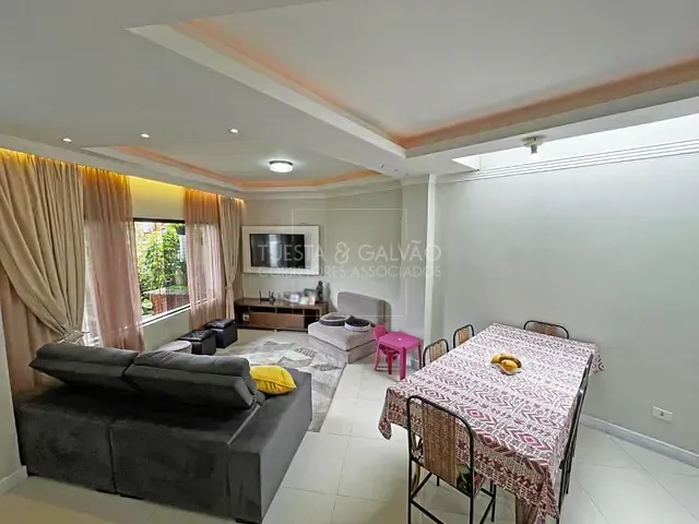 Sobrado com 166m² 4 quartos e 4 banheiros, à venda, no bairro Roça Grande em Colombo