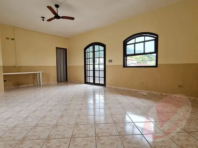 Sobrado com 275m² 3 quartos e 3 banheiros, à venda, no bairro Cidade da Criança em Praia Grande