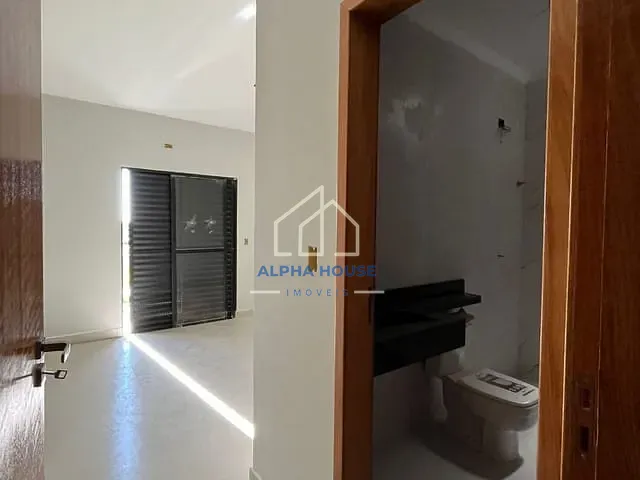 Sobrado 2 quartos e 1 banheiro, à venda, no bairro Loteamento Residencial e Comercial Flamboyant em Pindamonhangaba