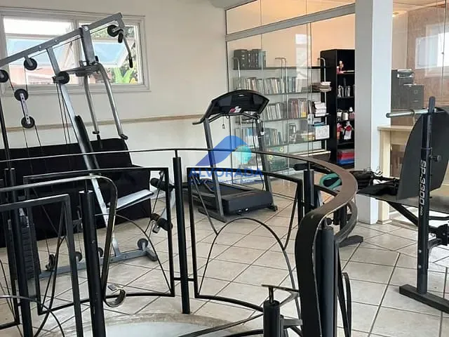 Sobrado com 450m² 4 quartos e 1 banheiro, à venda, no bairro Jardim Alvorada em São José dos Campos