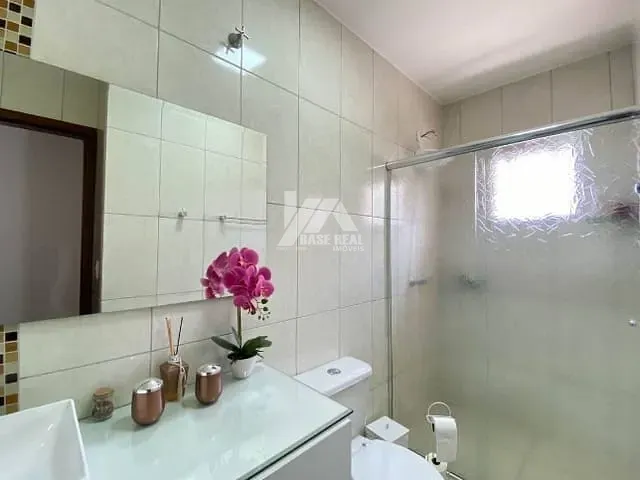 Sobrado 3 quartos e 3 banheiros, à venda, no bairro Colônia Dona Luíza em Ponta Grossa