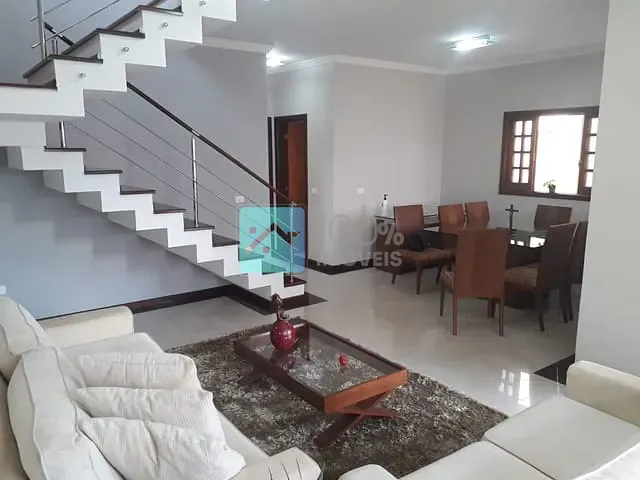 Sobrado com 250m² 3 quartos e 3 banheiros, à venda, no bairro Jardim das Industrias em São José dos Campos