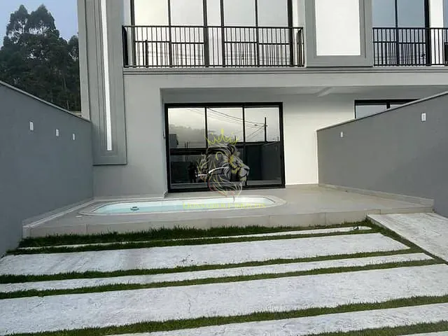 Sobrado 3 quartos e 4 banheiros, à venda, no bairro São Francisco de Assis em Camboriú