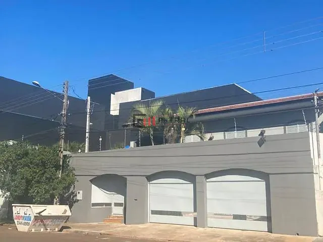 Sobrado com 540m² 4 quartos e 5 banheiros, à venda, no bairro Quebec em Londrina