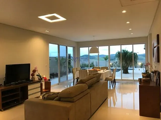 Sobrado com 450m² 3 quartos e 4 banheiros, à venda, no bairro Condomínio Residencial Jaguary em São José dos Campos