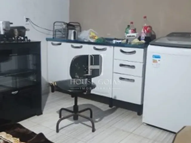 Sobrado com 448m², à venda, no bairro Jardim Balneário Meia Ponte em Goiânia