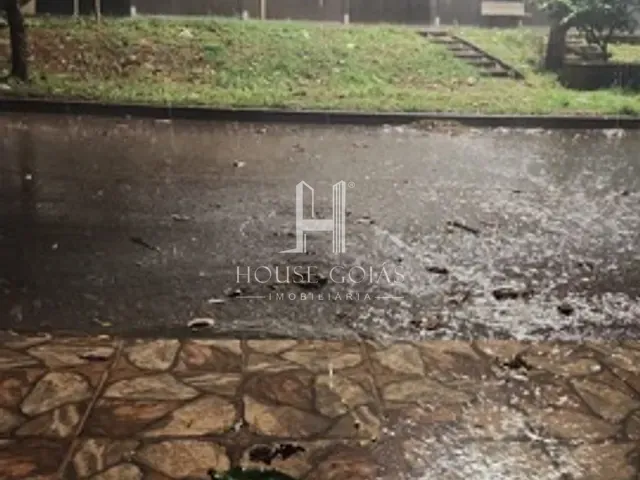 Sobrado com 448m², à venda, no bairro Jardim Balneário Meia Ponte em Goiânia