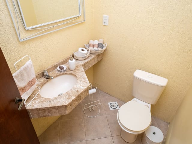 Casa com 396m² 3 quartos e 2 banheiros, à venda, no bairro Centro em Pelotas