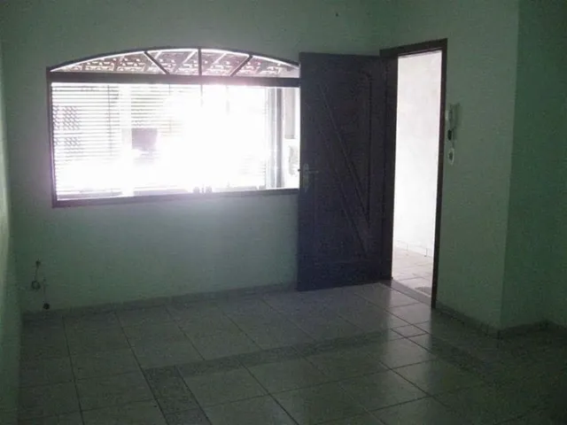 Sobrado 3 quartos e 2 banheiros, à venda, no bairro Vila Scarpelli em Santo André