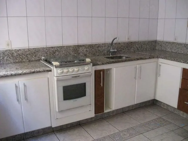 Sobrado 3 quartos e 2 banheiros, à venda, no bairro Vila Scarpelli em Santo André