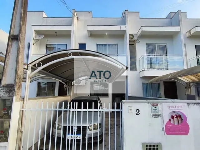 Sobrado 2 quartos e 2 banheiros, à venda, no bairro Centro em Tijucas