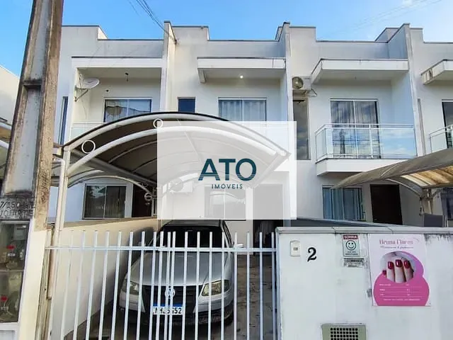 Sobrado 2 quartos e 2 banheiros, à venda, no bairro Centro em Tijucas