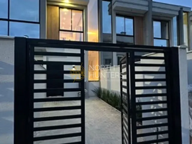 Sobrado 2 quartos e 3 banheiros, à venda, no bairro Ingleses do Rio Vermelho em Florianópolis