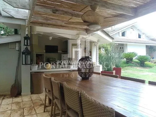 Casa com 2000m² 5 quartos e 6 banheiros, à venda, no bairro Condomínio Residencial Rosário de Fátima em Bragança Paulista
