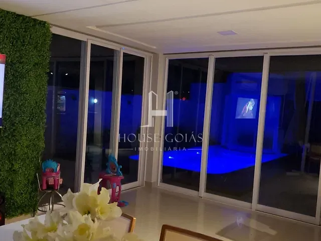 Sobrado com 370m² 4 quartos e 5 banheiros, à venda, no bairro Jardins Madri em Goiânia