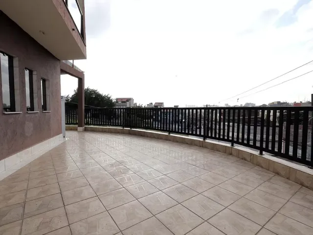 Sobrado 3 quartos e 4 banheiros, à venda, no bairro Jardim Las Vegas em Santo André
