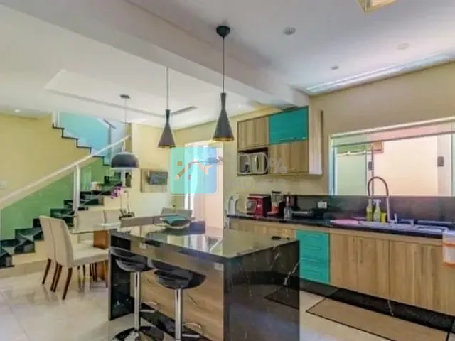 Sobrado com 245m² 2 quartos e 3 banheiros, à venda, no bairro Monte Castelo em São José dos Campos