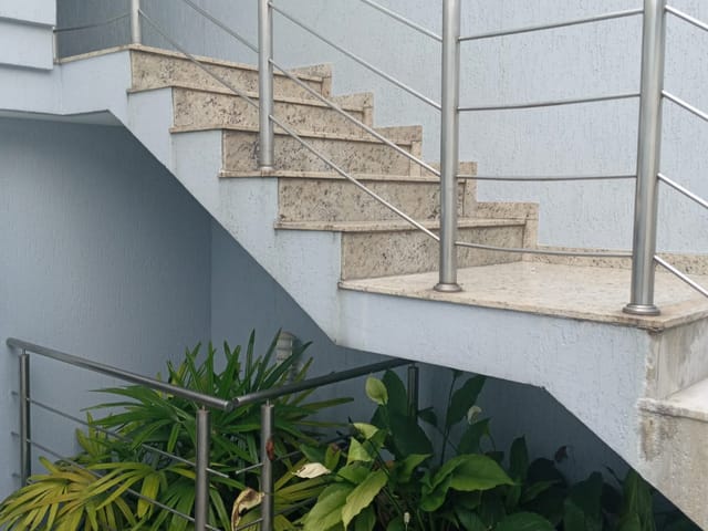 Sobrado 3 quartos e 5 banheiros, à venda, no bairro Vila Santa Terezinha (Zona Norte) em São Paulo