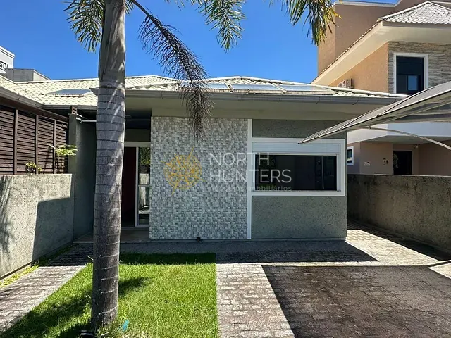 Sobrado com 133m² 3 quartos e 3 banheiros, à venda, no bairro Cachoeira do Bom Jesus em Florianópolis