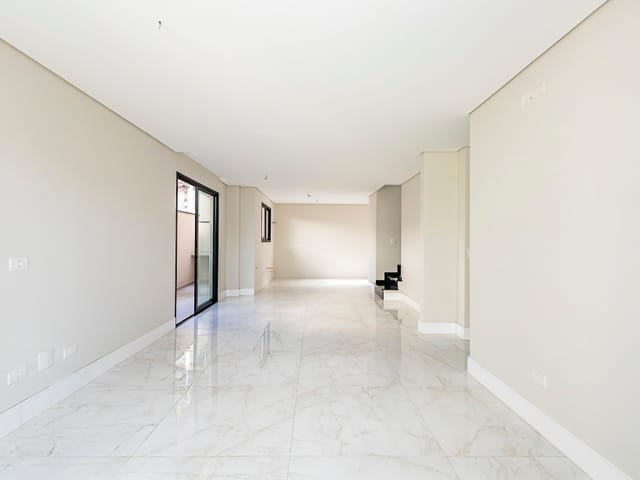 Sobrado com 271m² 3 quartos e 5 banheiros, à venda, no bairro Bom Retiro em Curitiba