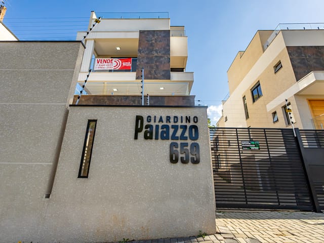 Sobrado com 271m² 3 quartos e 5 banheiros, à venda, no bairro Bom Retiro em Curitiba