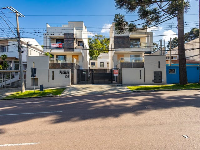 Sobrado com 271m² 3 quartos e 5 banheiros, à venda, no bairro Bom Retiro em Curitiba