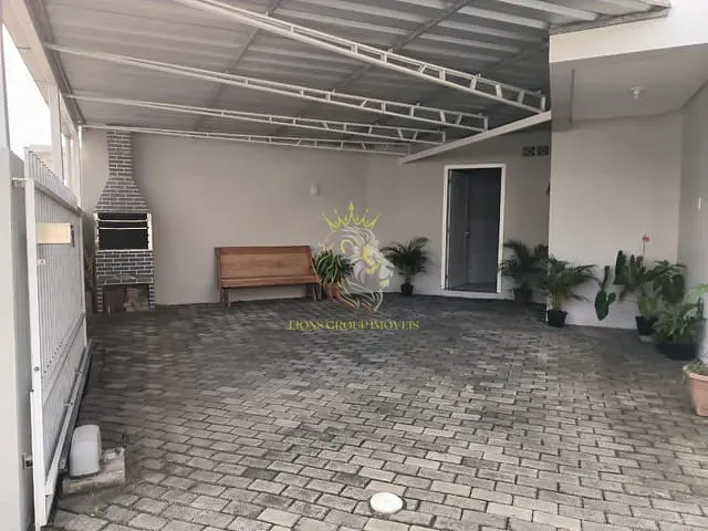 Sobrado 2 quartos e 3 banheiros, à venda, no bairro Santa Regina em Camboriú