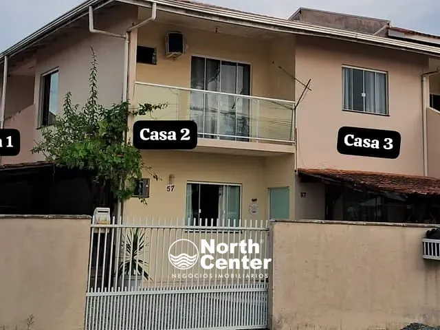 Sobrado com 90m² 2 quartos e 2 banheiros, à venda, no bairro Costeira em Balneário Barra do Sul