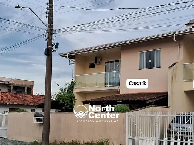 Sobrado com 90m² 2 quartos e 2 banheiros, à venda, no bairro Costeira em Balneário Barra do Sul