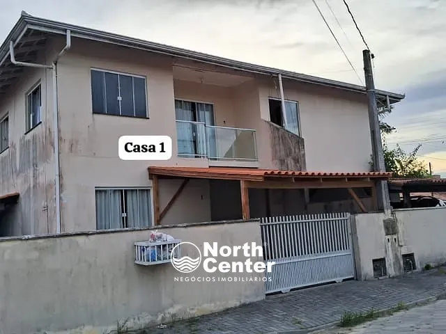 Sobrado com 90m² 2 quartos e 2 banheiros, à venda, no bairro Costeira em Balneário Barra do Sul