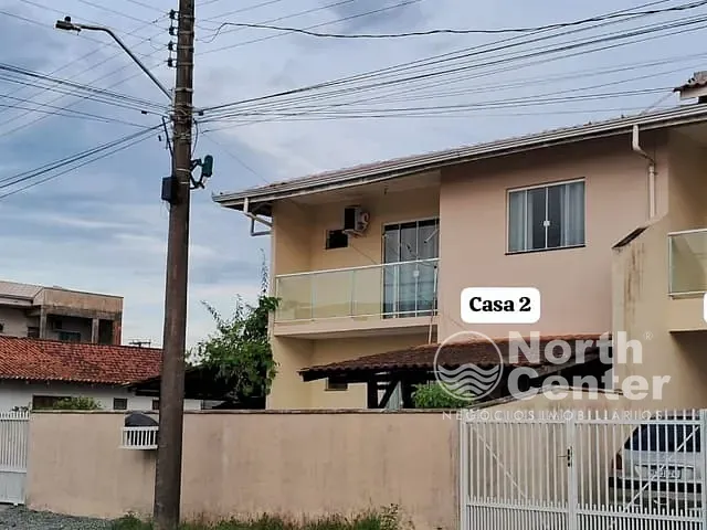 Sobrado com 90m² 2 quartos e 2 banheiros, à venda, no bairro Costeira em Balneário Barra do Sul