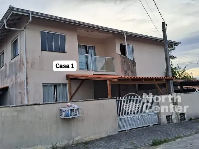Sobrado com 90m² 2 quartos e 2 banheiros, à venda, no bairro Costeira em Balneário Barra do Sul