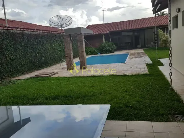 Sobrado com 1000m² 4 quartos e 6 banheiros, à venda, no bairro Chácara São Félix em Taubaté