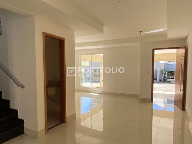 Foto do Sobrado - Sobrado com 3 dormitórios à venda por R$ 879.000,00 - Setor Goiânia 2 - Goiânia/GO | Portfolio Imóveis