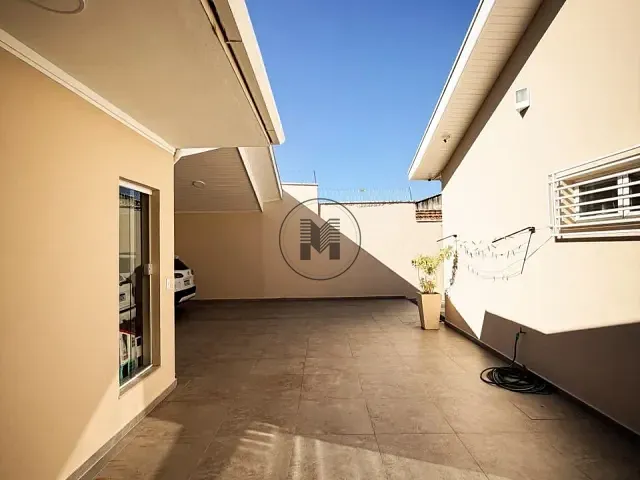 Sobrado com 300m² 4 quartos e 3 banheiros, à venda, no bairro Pedregulho em Guaratinguetá