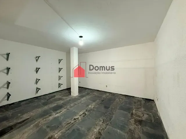 Sobrado com 378m², para alugar, no bairro Tabaú em Pindamonhangaba