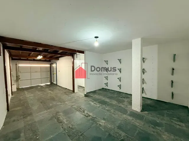 Sobrado com 378m², para alugar, no bairro Tabaú em Pindamonhangaba