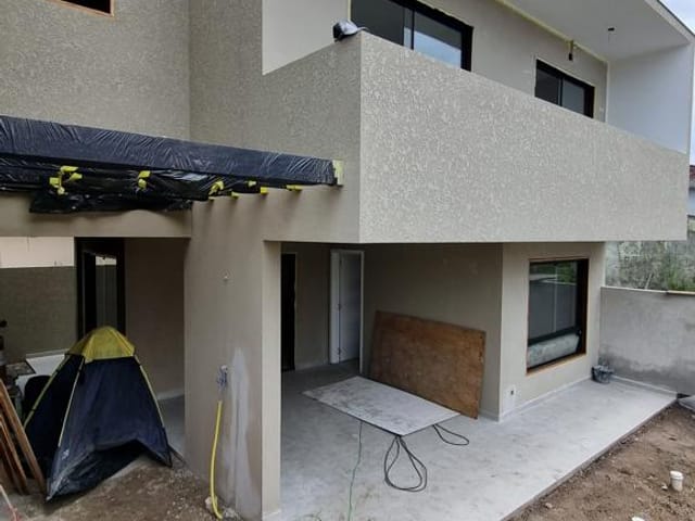 Sobrado com 134m² 3 quartos e 2 banheiros, à venda, no bairro Itapoá em Itapoá