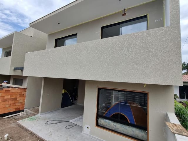 Sobrado com 134m² 3 quartos e 2 banheiros, à venda, no bairro Itapoá em Itapoá