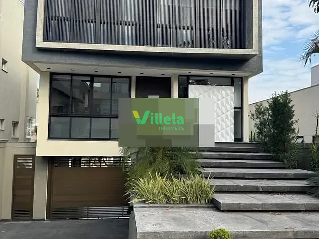 Sobrado com 300m² 4 quartos e 6 banheiros, à venda ou para alugar, no bairro Jardim das Cerejeiras em Arujá