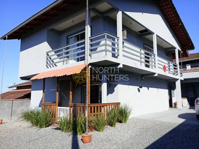 Sobrado com 360m² 5 quartos e 3 banheiros, à venda, no bairro João Costa em Joinville