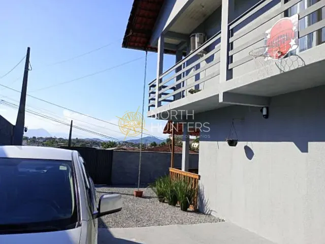 Sobrado com 360m² 5 quartos e 3 banheiros, à venda, no bairro João Costa em Joinville