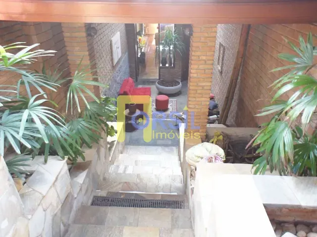 Sobrado com 500m² 4 quartos e 4 banheiros, à venda, no bairro Vila Suissa em Mogi das Cruzes