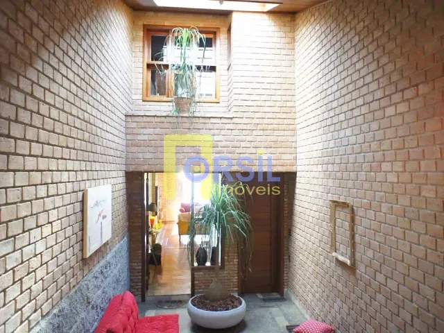 Sobrado com 500m² 4 quartos e 4 banheiros, à venda, no bairro Vila Suissa em Mogi das Cruzes