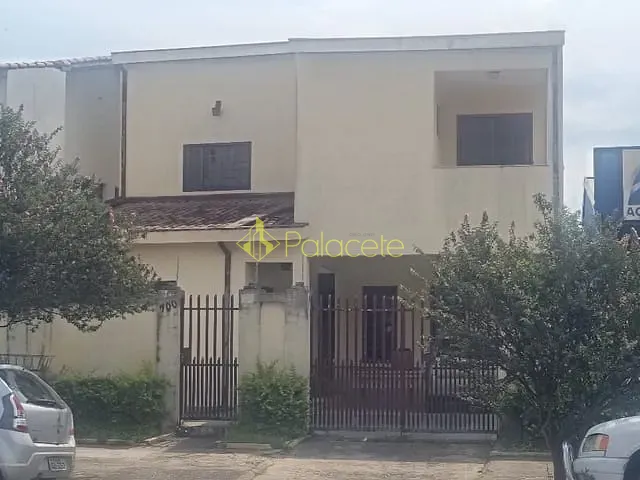 Sobrado com 300m² 4 quartos e 4 banheiros, à venda, no bairro Parque São Benedito em Pindamonhangaba