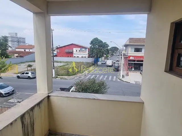 Sobrado com 300m² 4 quartos e 4 banheiros, à venda, no bairro Parque São Benedito em Pindamonhangaba